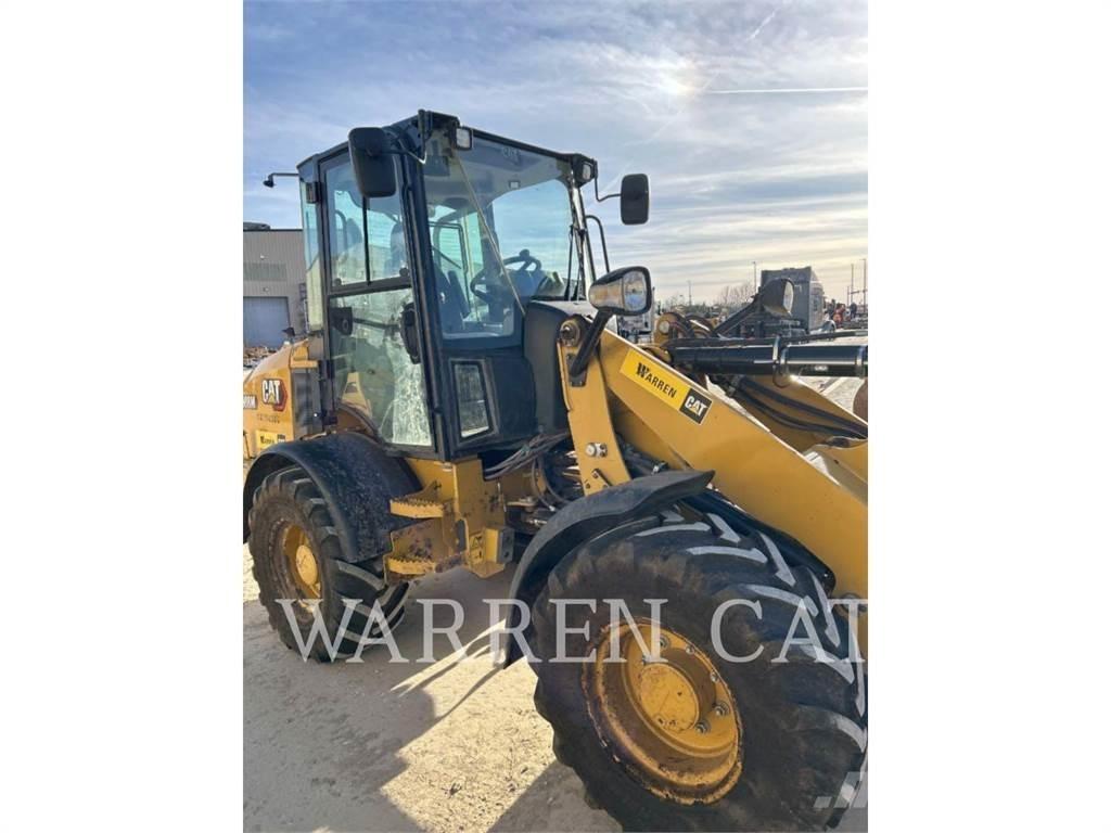 CAT 908M Kolesové nakladače