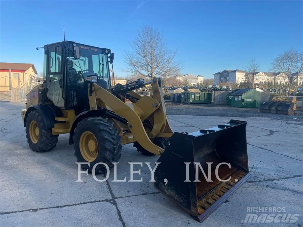 CAT 908M Kolesové nakladače