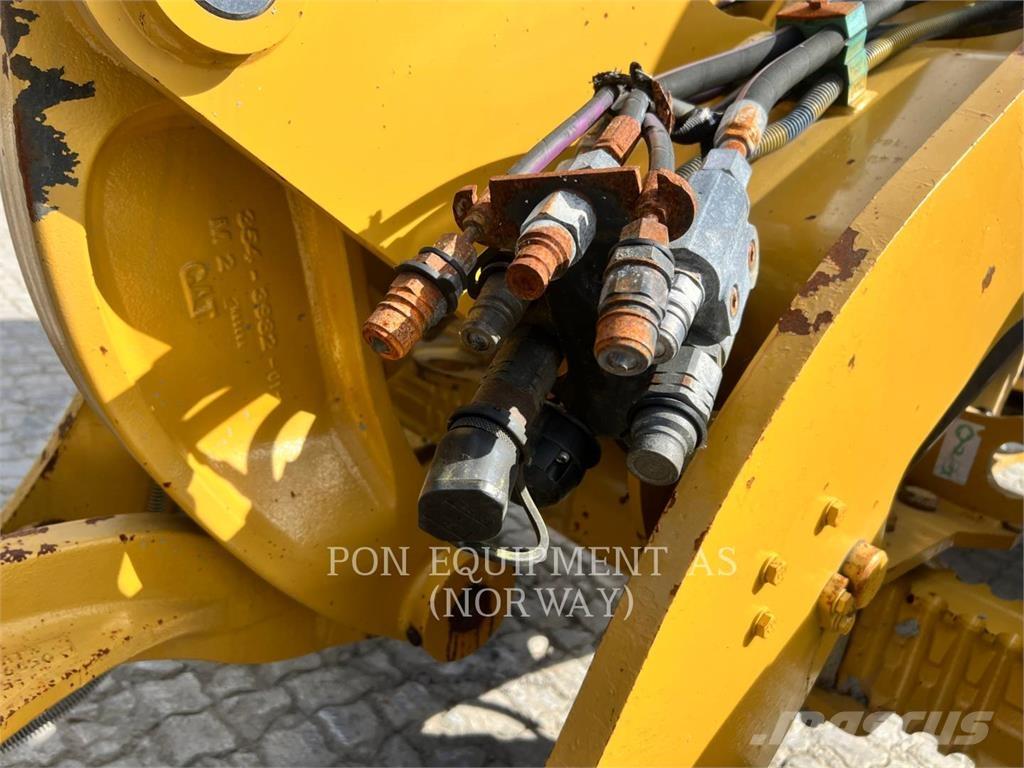 CAT 908M Kolesové nakladače