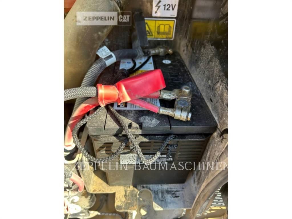 CAT 908M Kolesové nakladače
