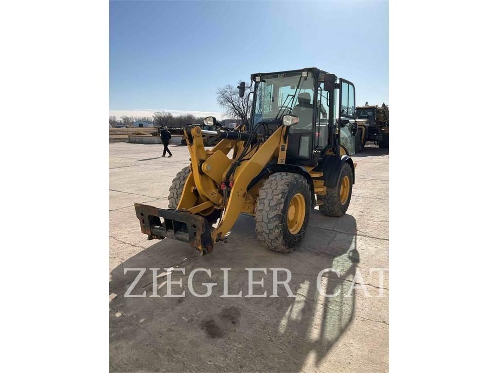 CAT 908M Kolesové nakladače