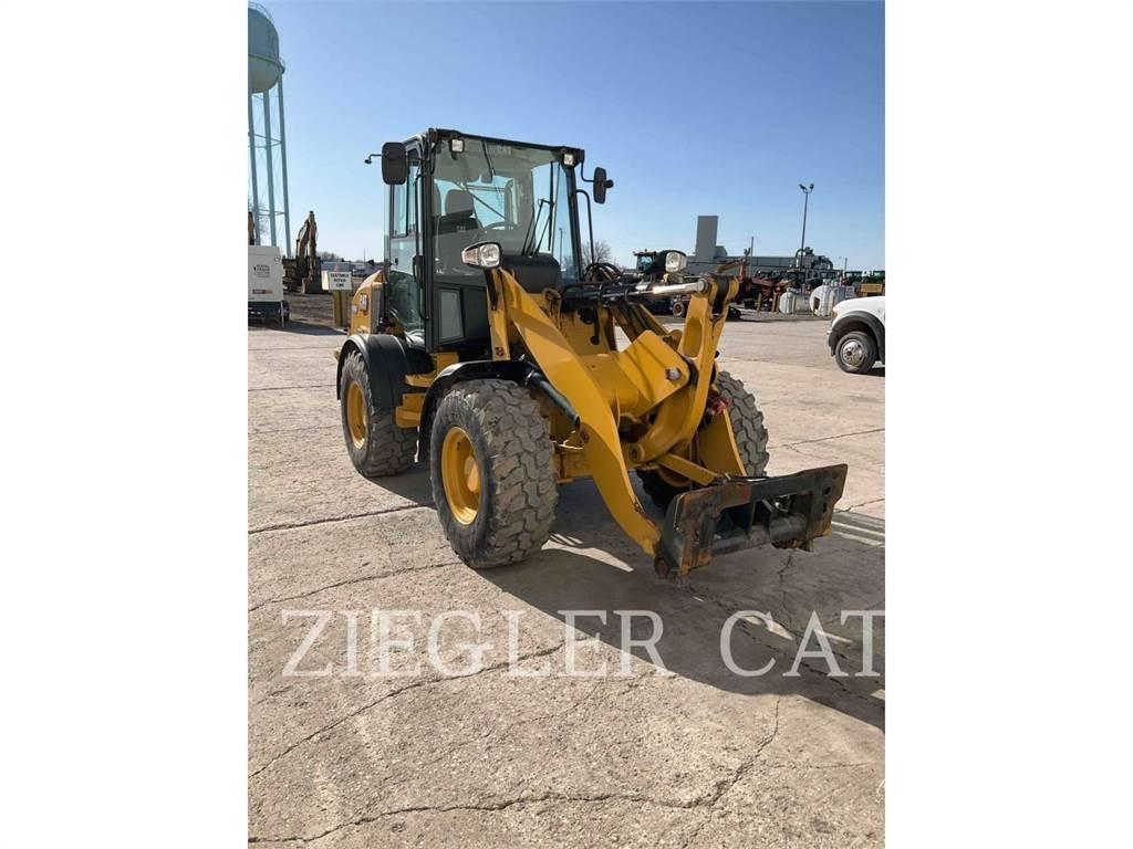 CAT 908M Kolesové nakladače