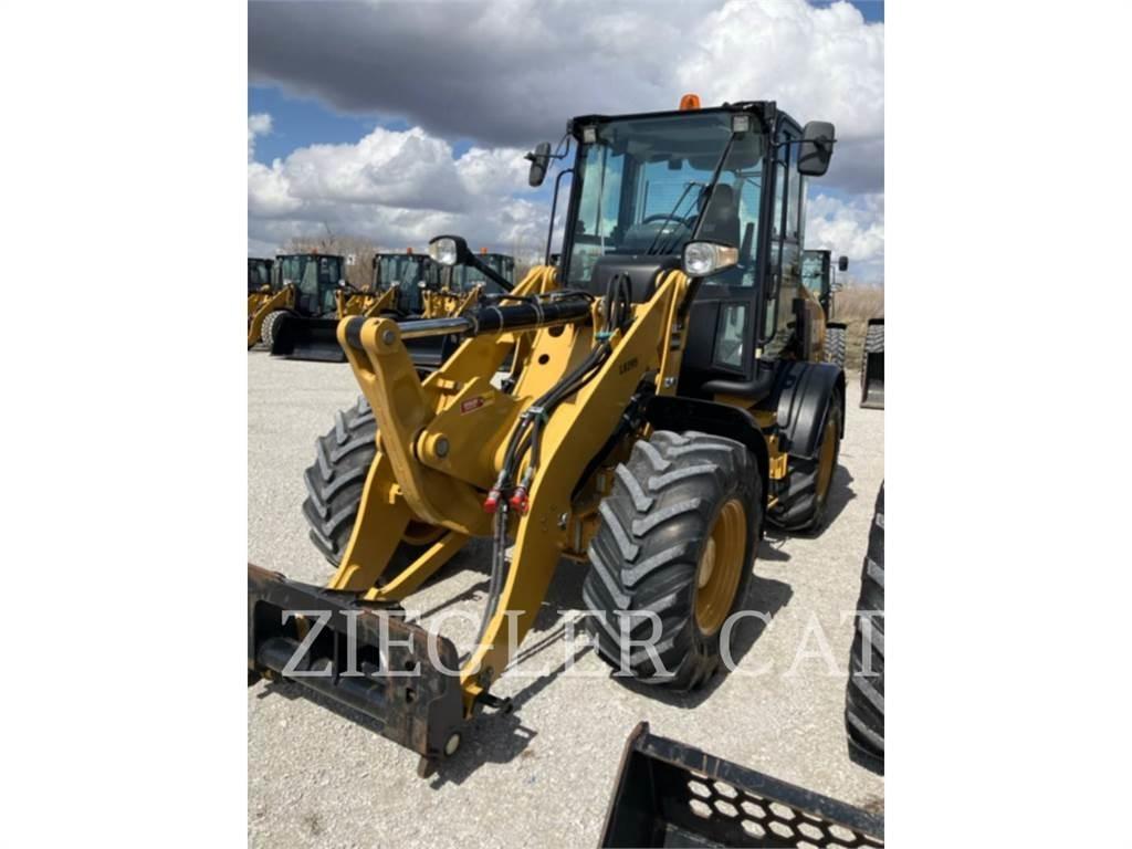 CAT 908M Kolesové nakladače