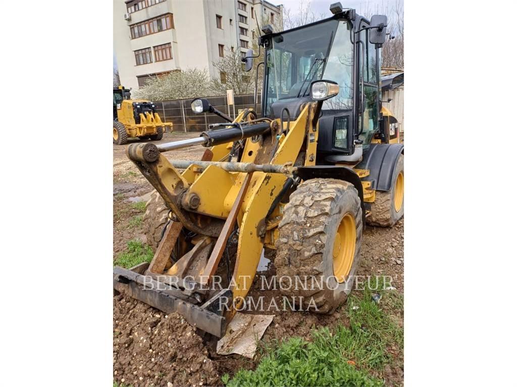 CAT 908M Kolesové nakladače