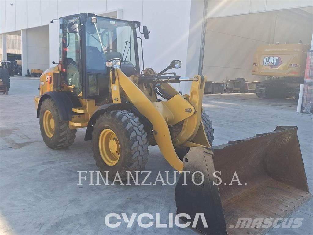 CAT 908M Kolesové nakladače