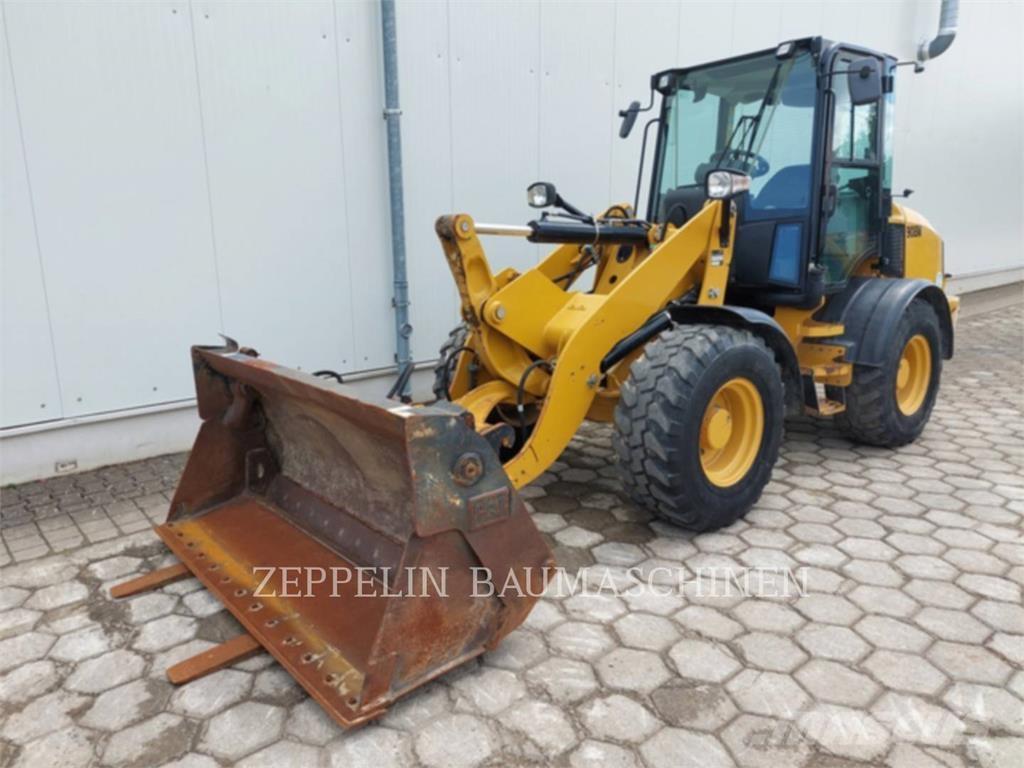 CAT 908M Kolesové nakladače