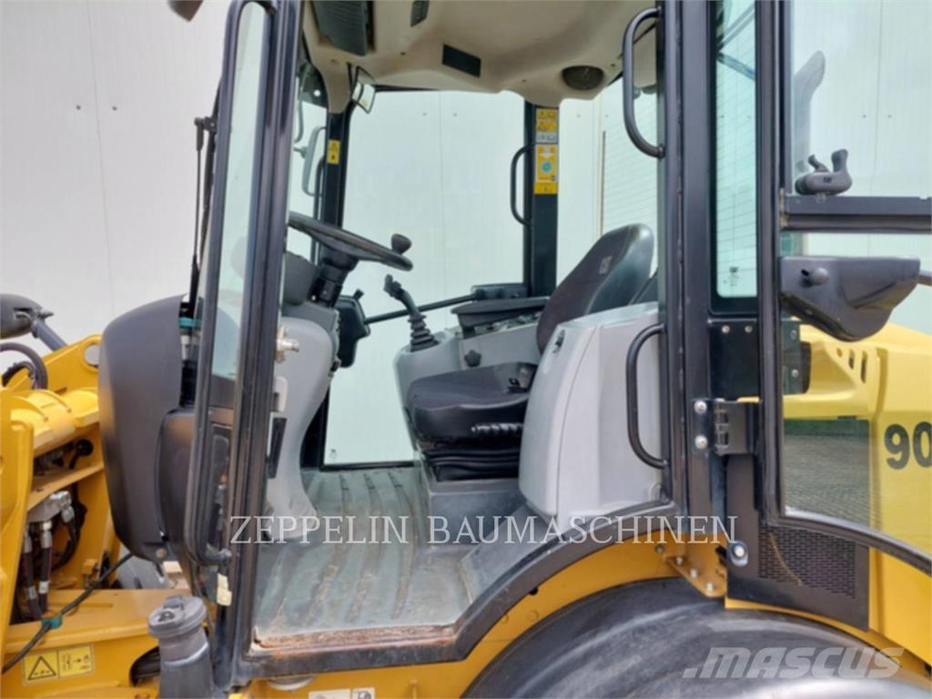CAT 908M Kolesové nakladače