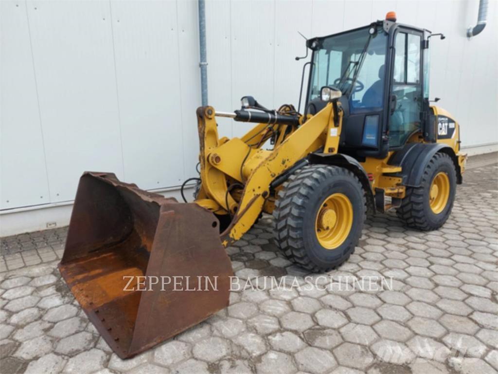 CAT 908M Kolesové nakladače