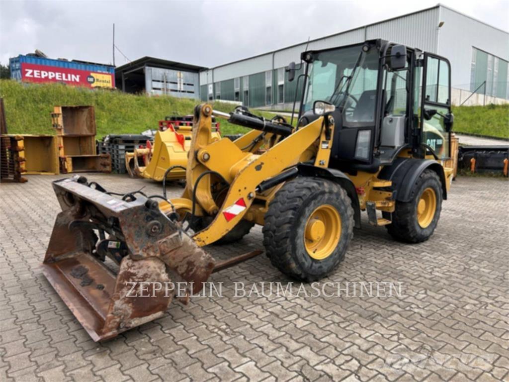 CAT 908M Kolesové nakladače