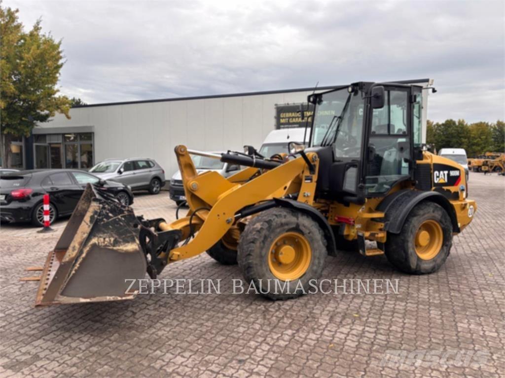 CAT 908M Kolesové nakladače