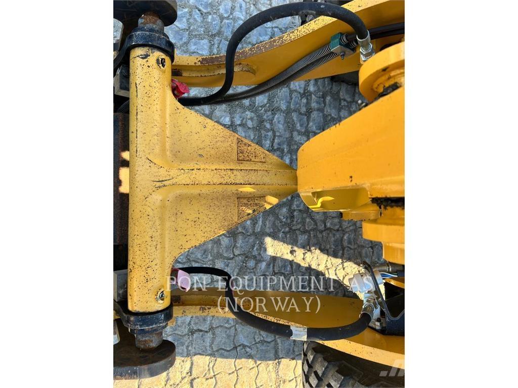 CAT 908M Kolesové nakladače