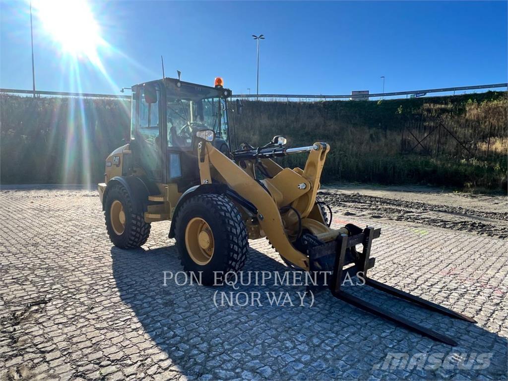 CAT 908M Kolesové nakladače