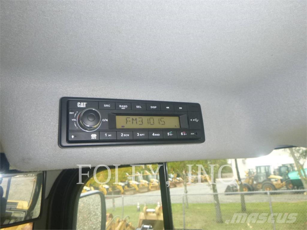 CAT 908M Kolesové nakladače