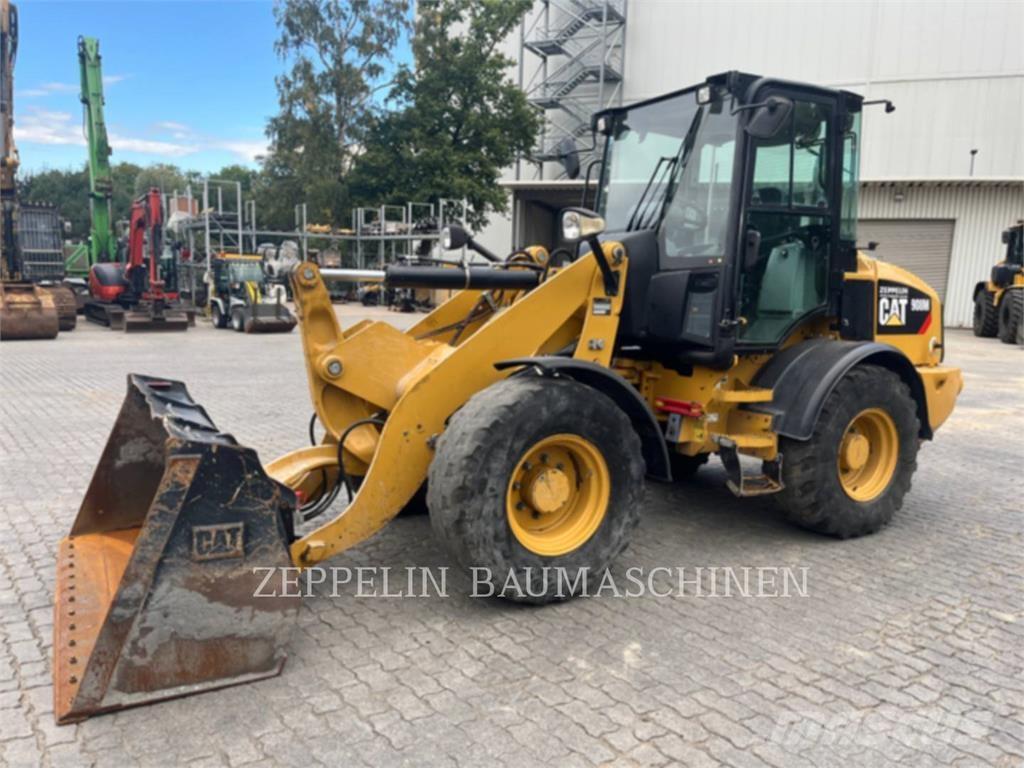 CAT 908M Kolesové nakladače