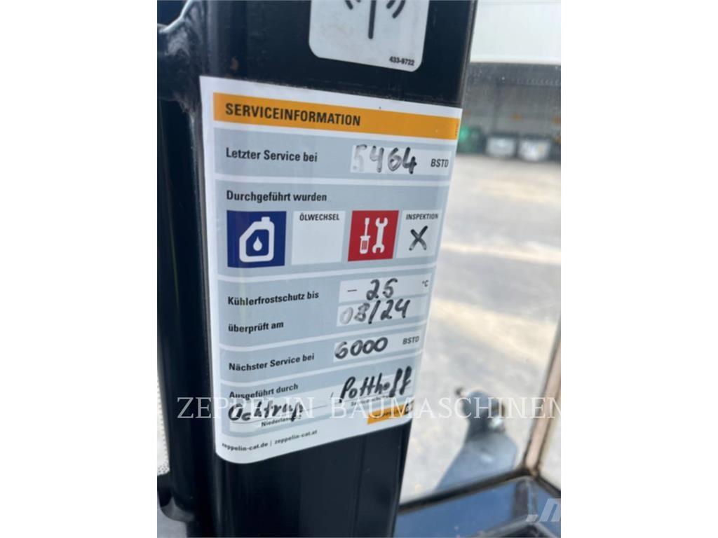 CAT 908M Kolesové nakladače