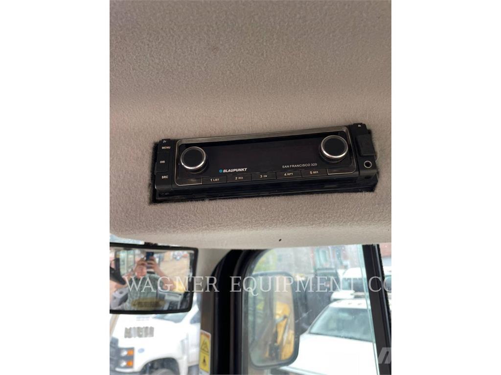 CAT 908M Kolesové nakladače