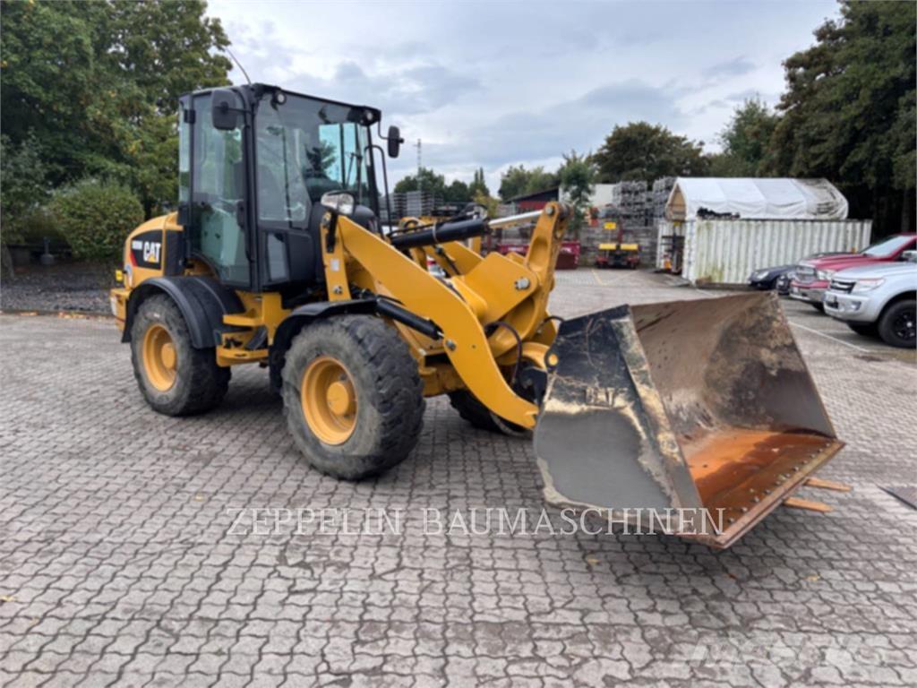 CAT 908M Kolesové nakladače