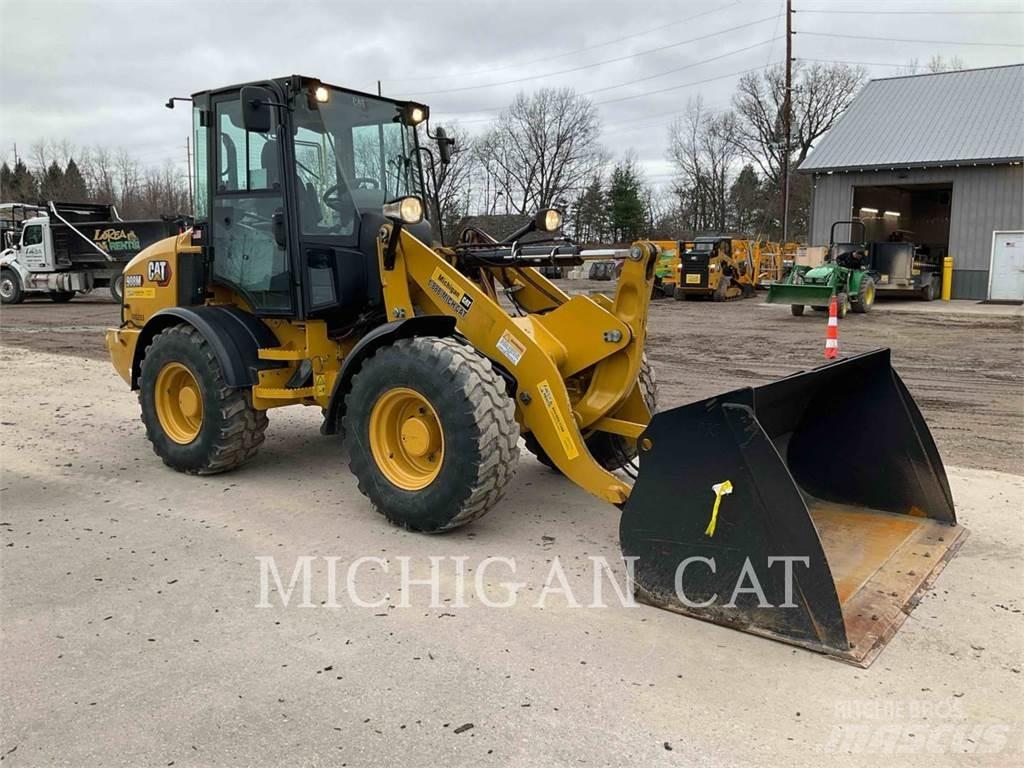 CAT 908M ARW Kolesové nakladače