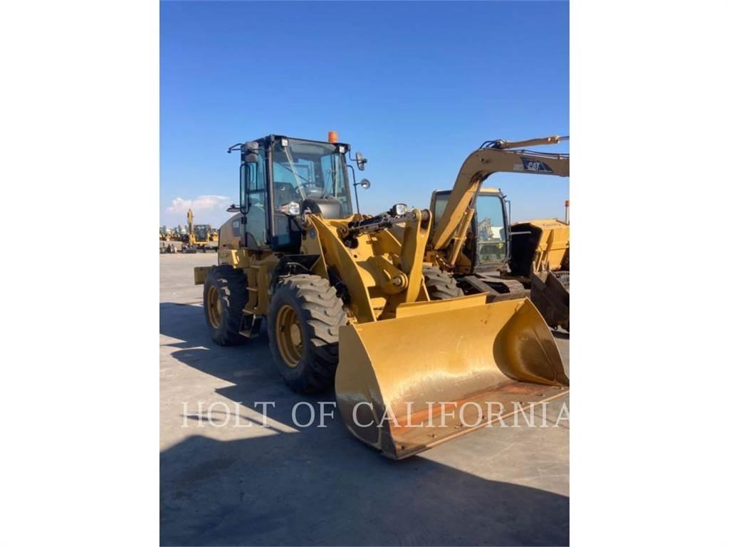 CAT 910M Kolesové nakladače