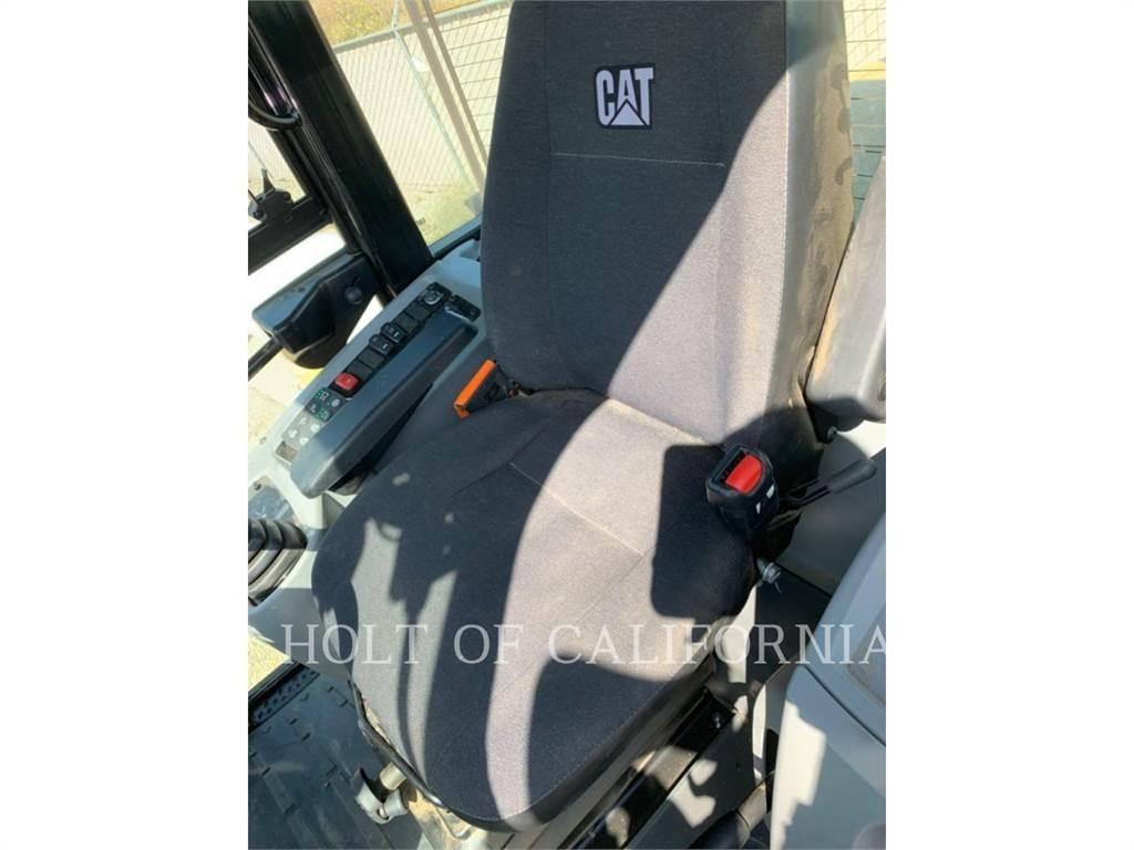 CAT 910M Kolesové nakladače
