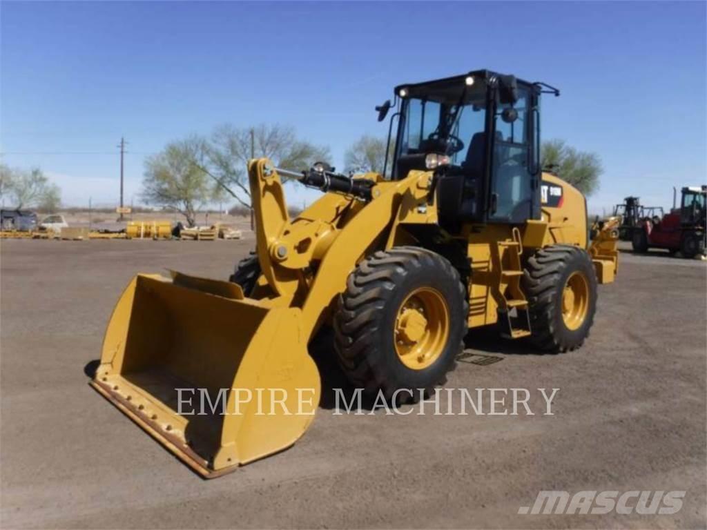 CAT 910M Kolesové nakladače