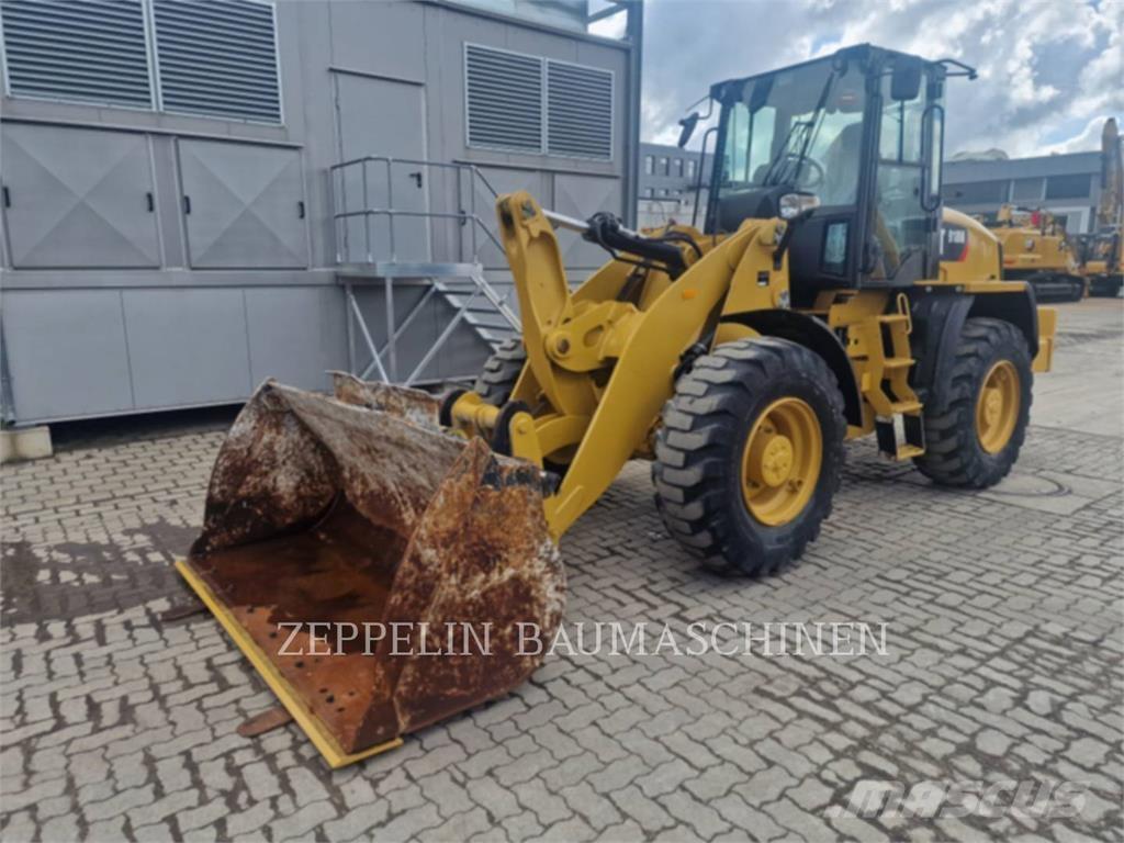 CAT 918M Kolesové nakladače