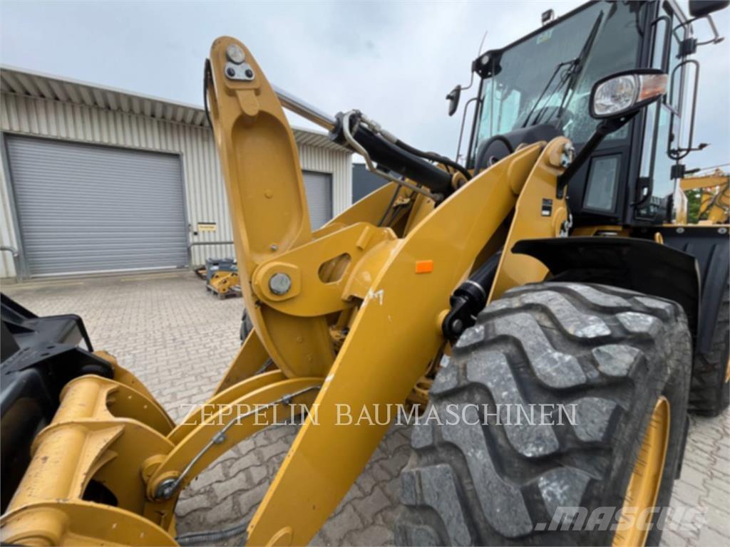 CAT 918M Kolesové nakladače