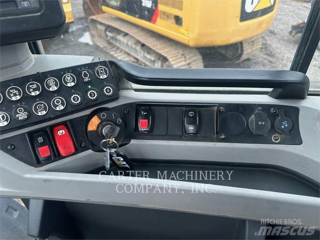 CAT 926M Kolesové nakladače