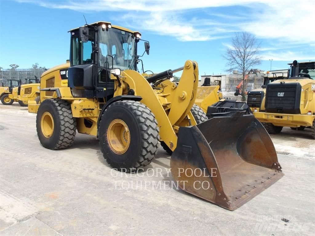 CAT 926M Kolesové nakladače