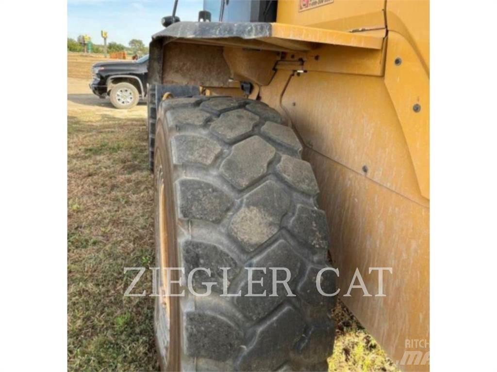 CAT 926M Kolesové nakladače