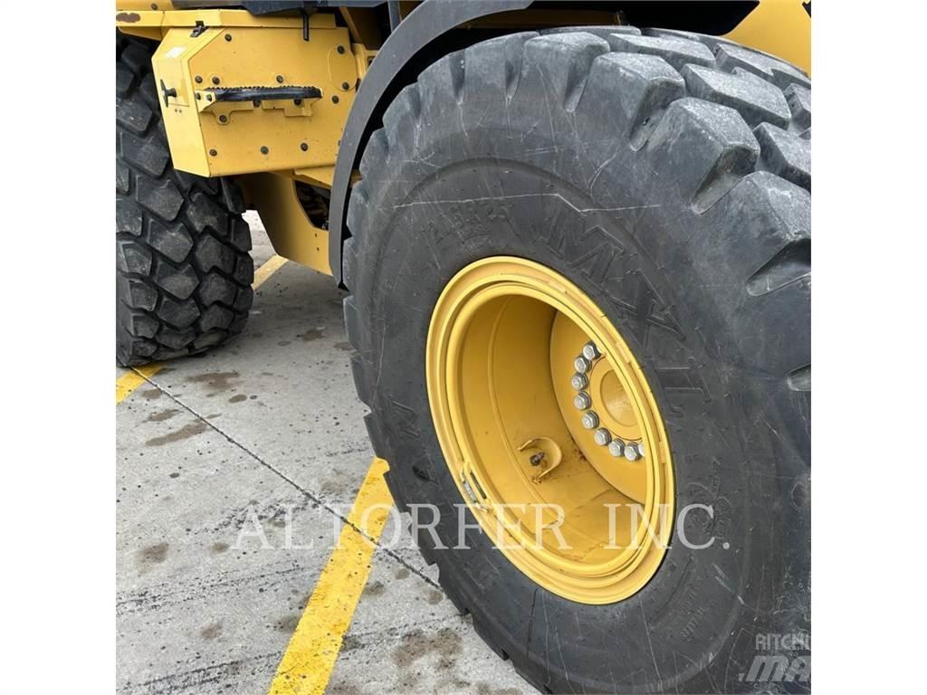 CAT 926M Kolesové nakladače
