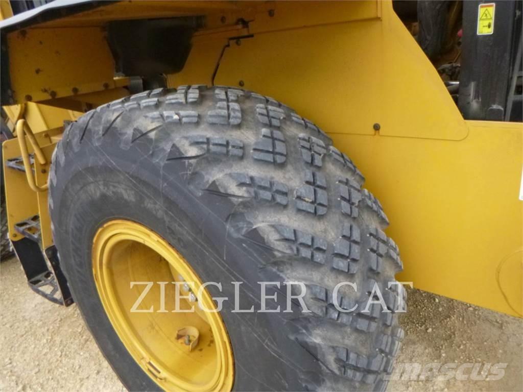 CAT 926M Kolesové nakladače