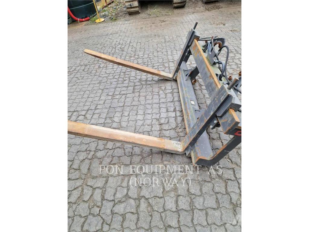 CAT 926M Kolesové nakladače