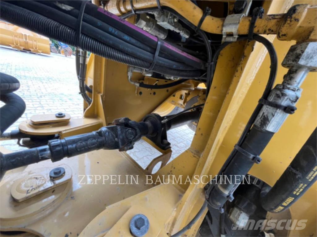 CAT 926M Kolesové nakladače