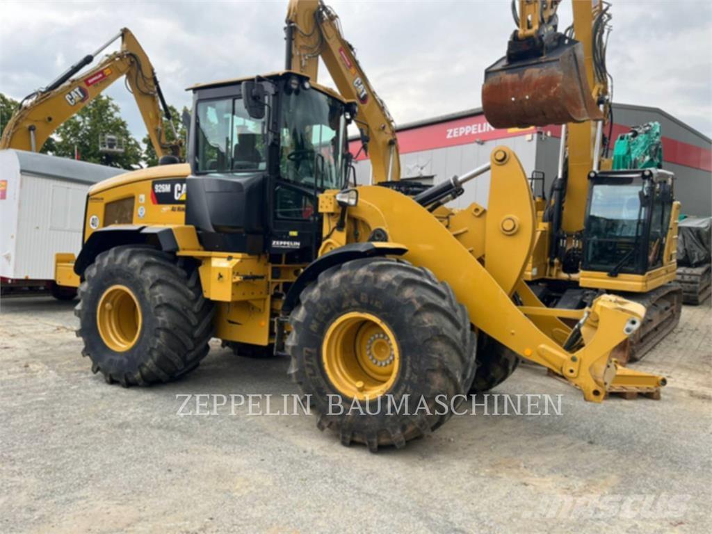 CAT 926M Kolesové nakladače