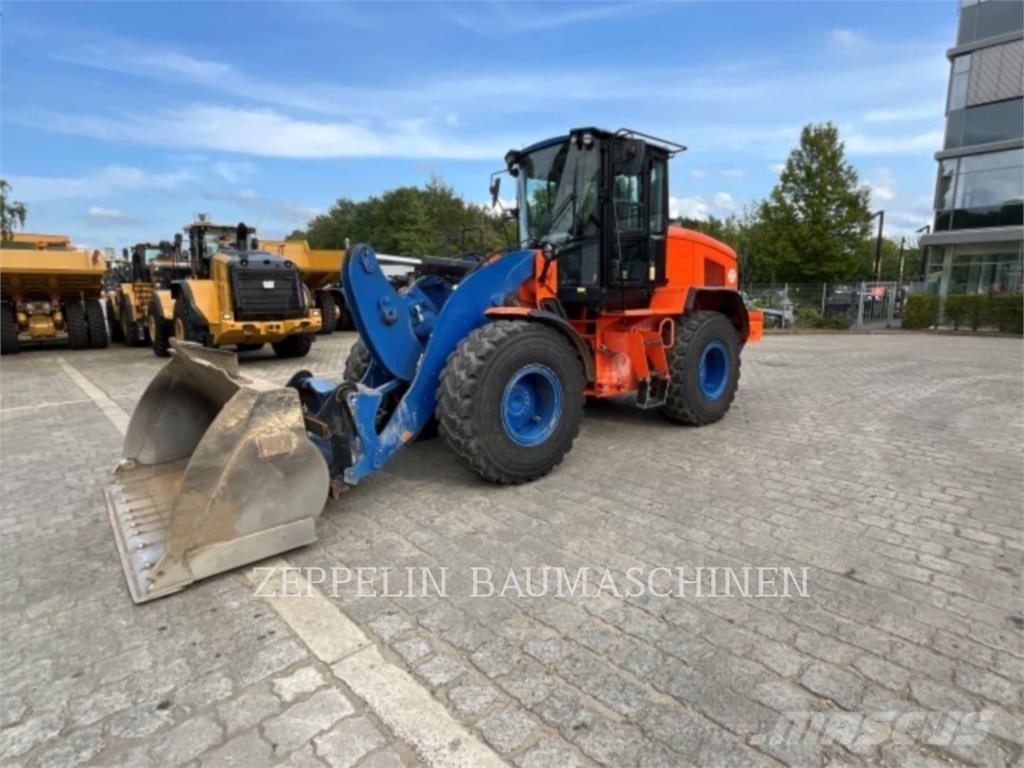 CAT 926M Kolesové nakladače