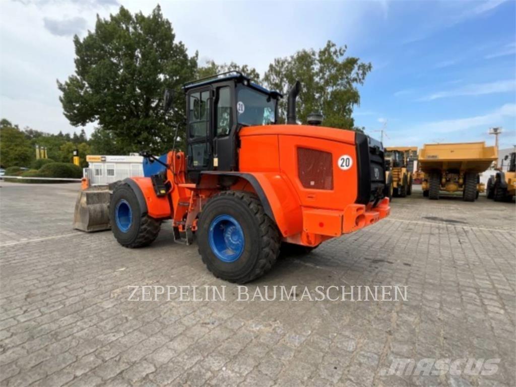 CAT 926M Kolesové nakladače