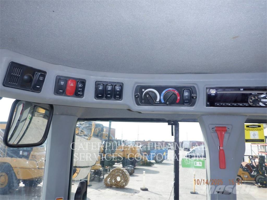 CAT 926M Kolesové nakladače