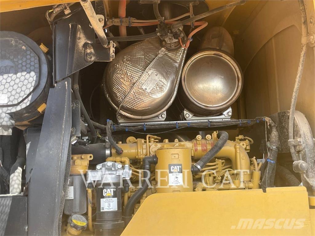 CAT 926M HL Kolesové nakladače