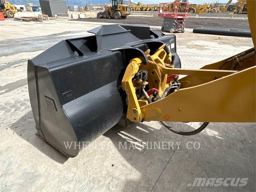 CAT 926M HL QC Kolesové nakladače