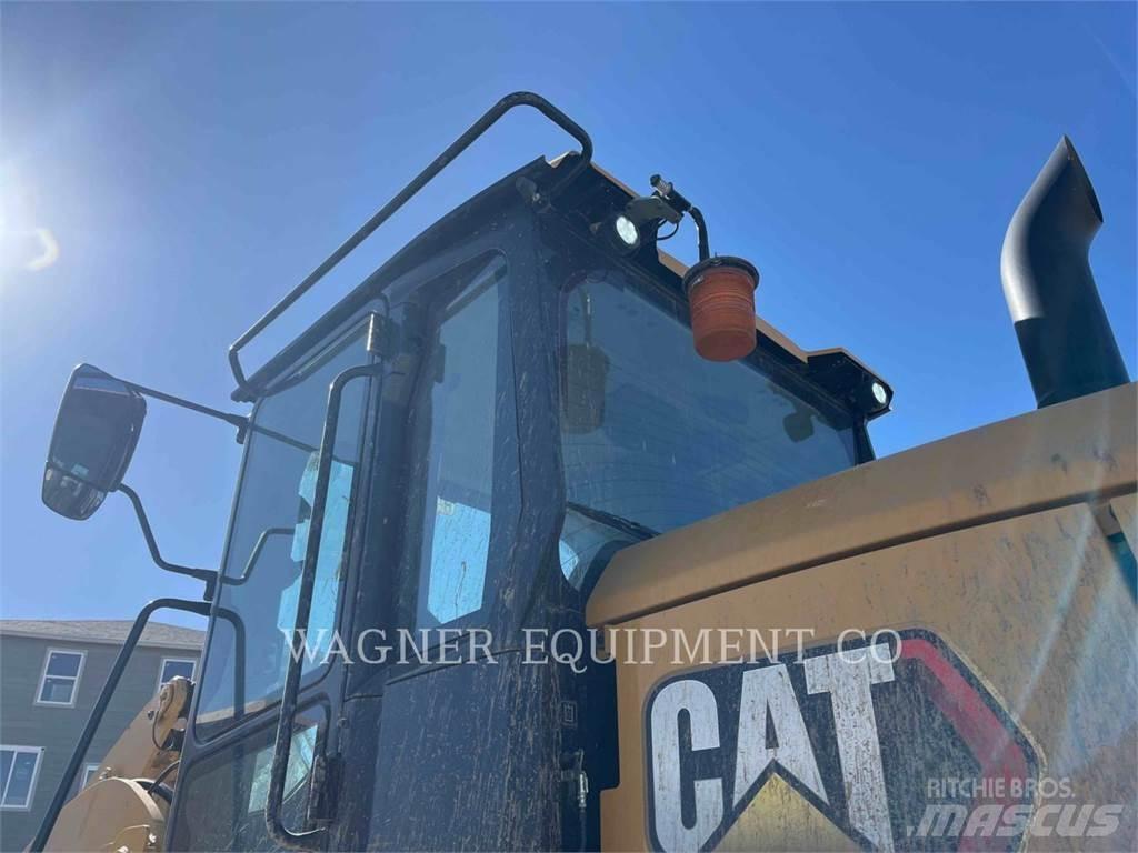CAT 930 Kolesové nakladače