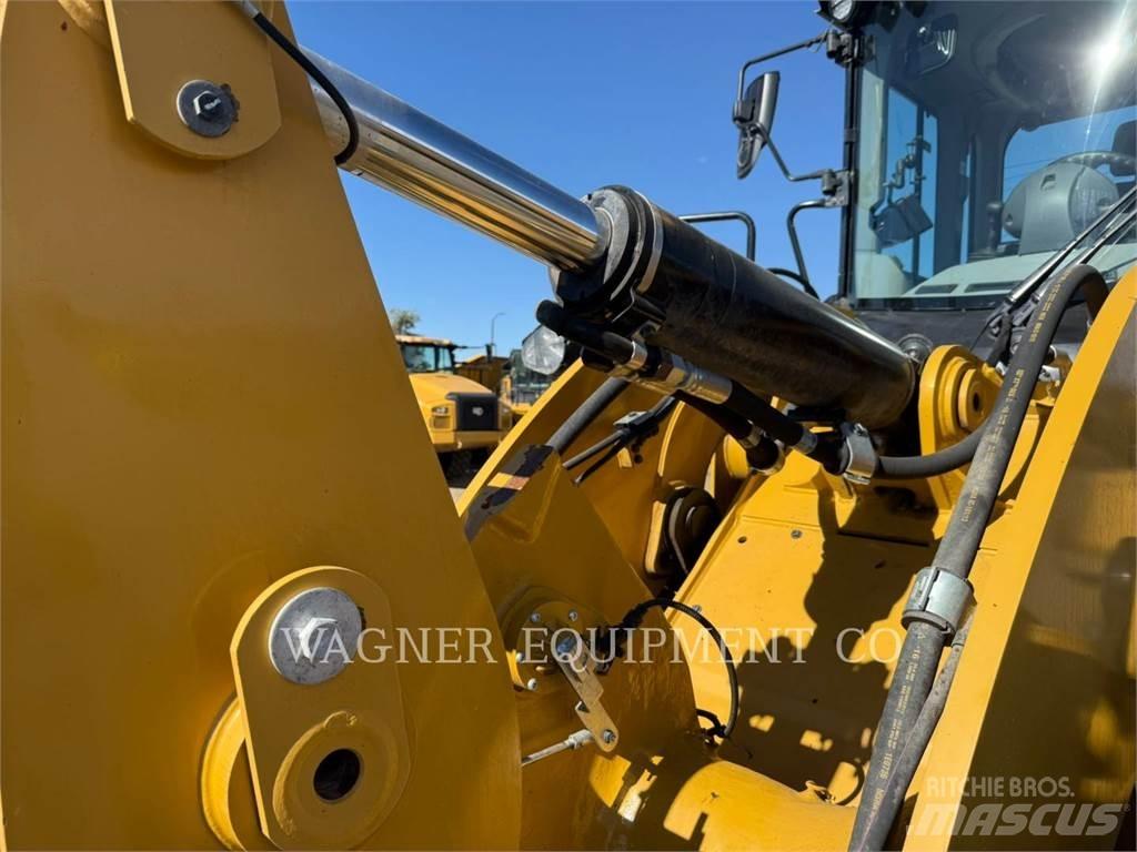 CAT 930M Kolesové nakladače