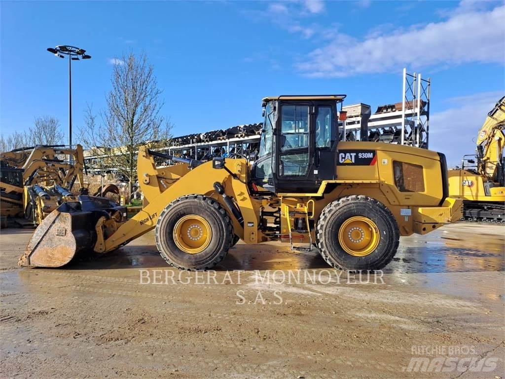 CAT 930M Kolesové nakladače