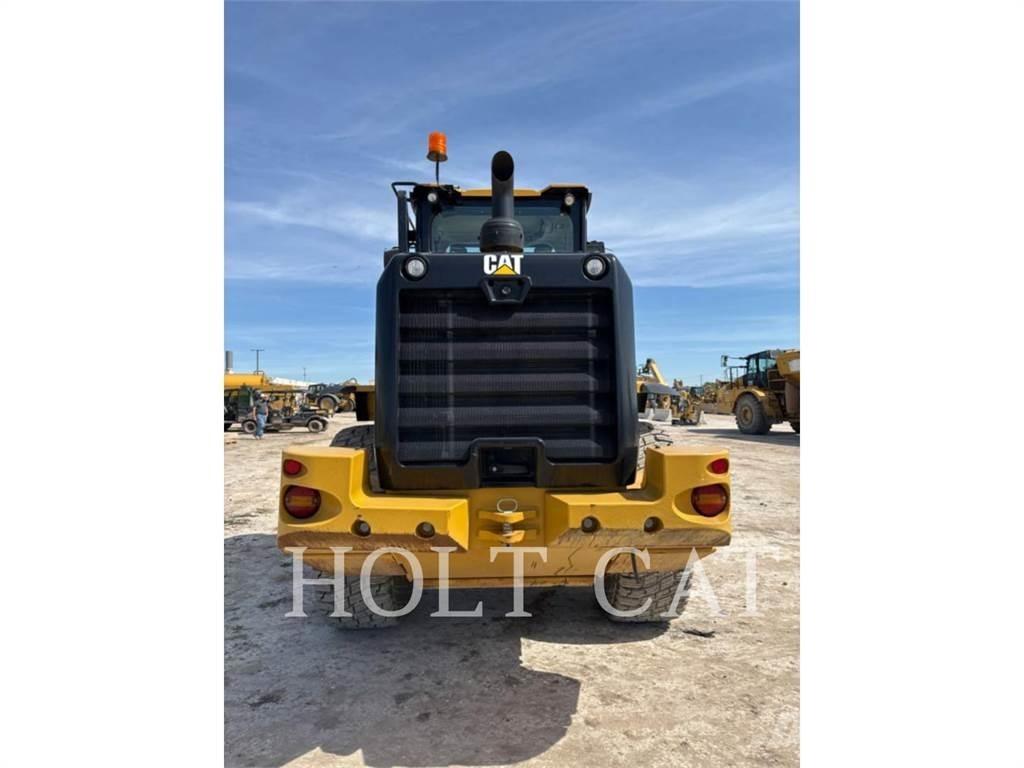 CAT 930M Kolesové nakladače