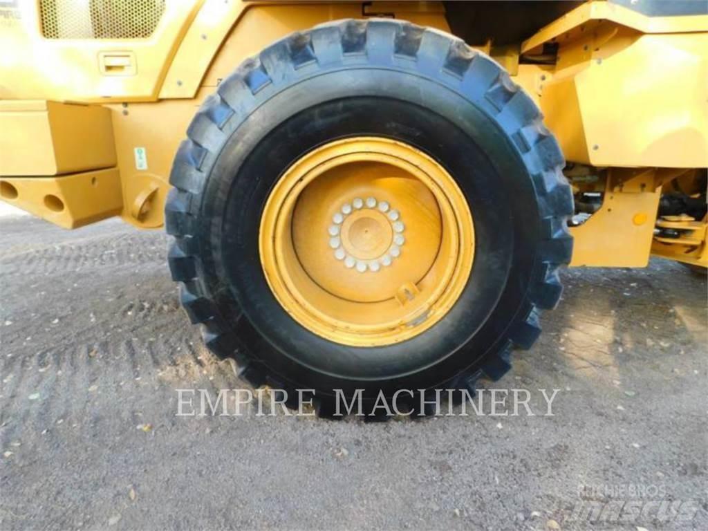 CAT 930M Kolesové nakladače