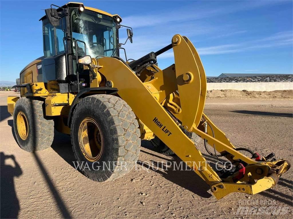 CAT 930M Kolesové nakladače