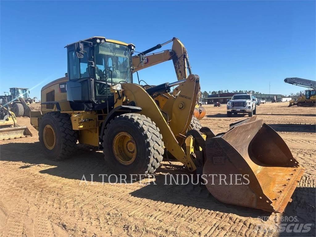 CAT 930M Kolesové nakladače