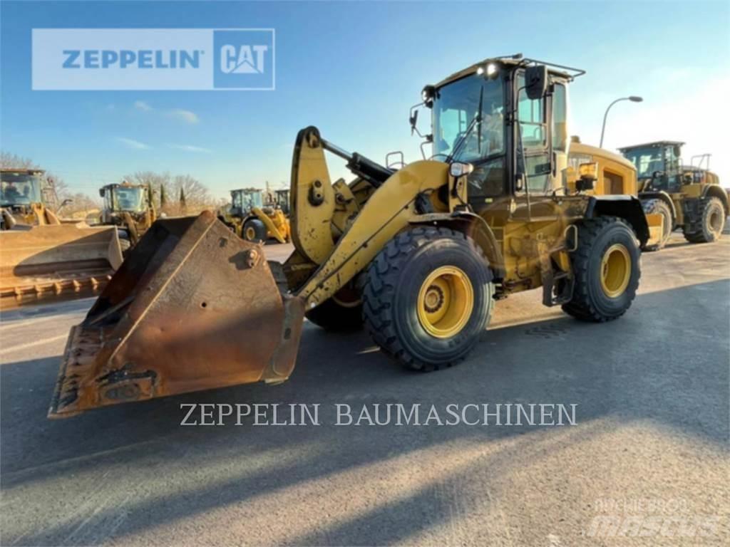 CAT 930M Kolesové nakladače