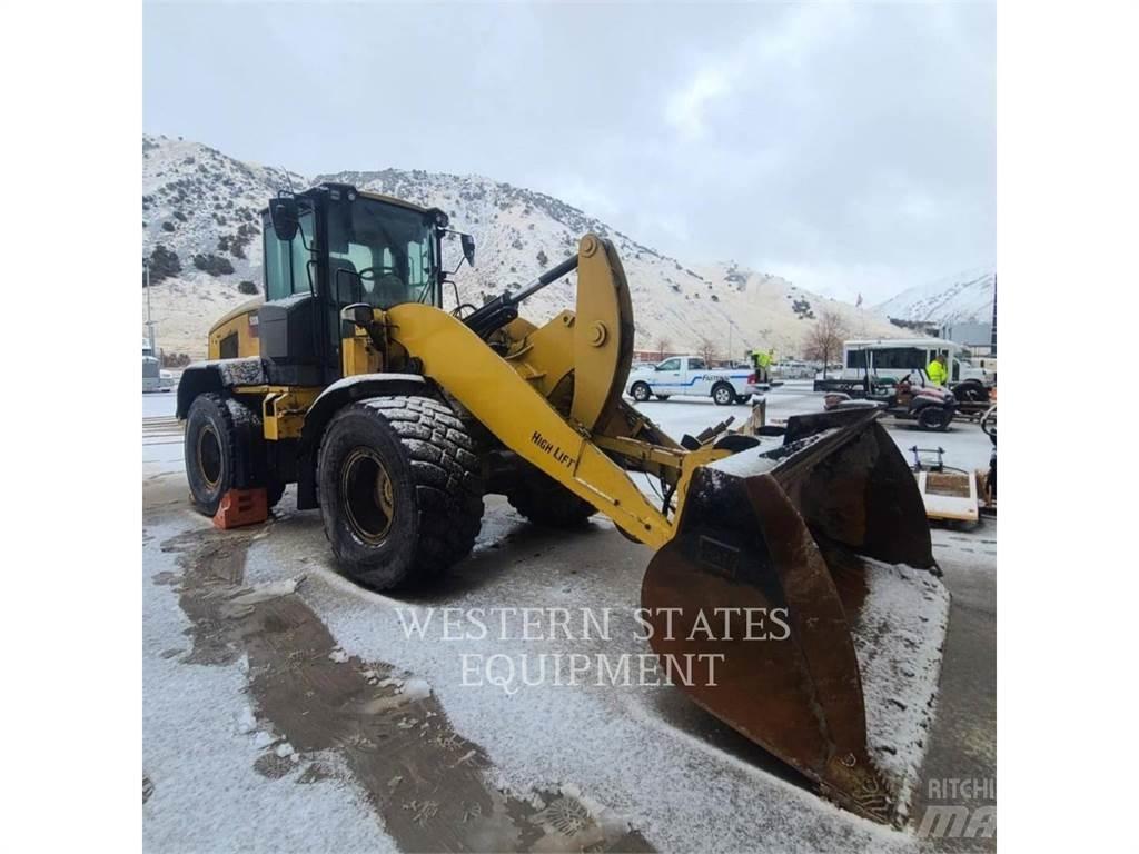 CAT 930M Kolesové nakladače