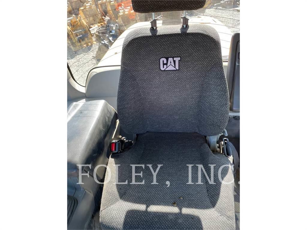 CAT 930M Kolesové nakladače